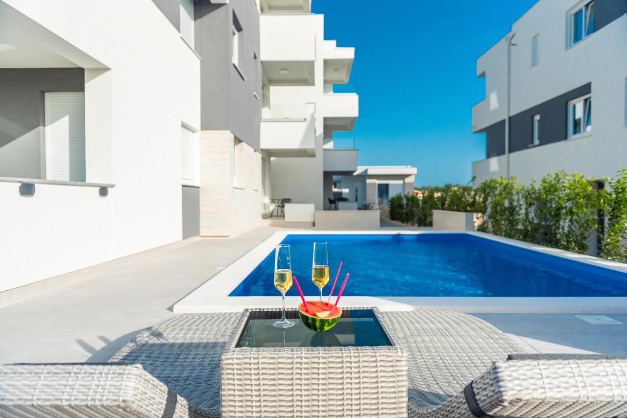 Apartments & Rooms Pool Villas Maris Novalja Kültér fotó